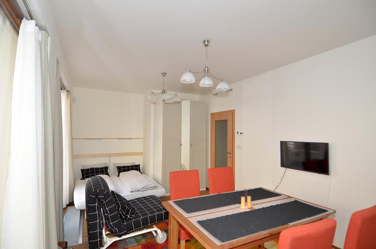 Apartman Mozartova Apartment Прага Екстериор снимка